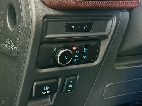 Used 2024 Ford Expedition Limited image 17