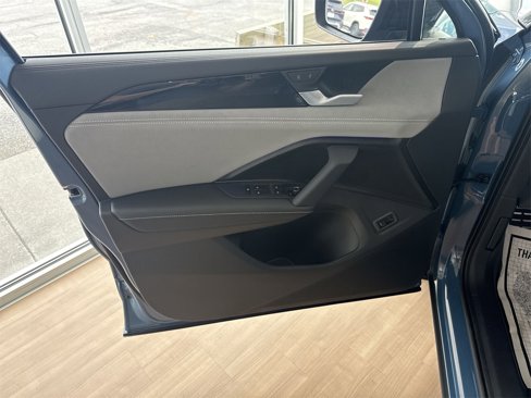 New 2025 Volkswagen Tiguan SE R-Line image 22