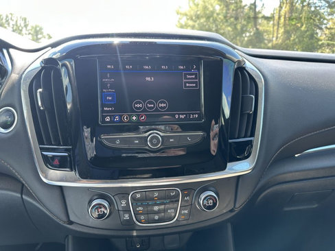 Used 2020 Chevrolet Traverse LS image 14