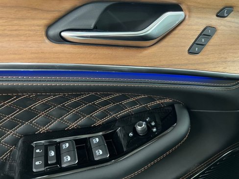 New 2025 Jeep Grand Cherokee L Summit w/ Advanced Protech Group IV image 32