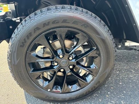 Used 2024 Jeep Wrangler Unlimited Sahara image 19