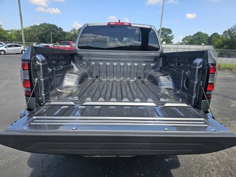 Used 2024 Nissan Frontier SV image 10