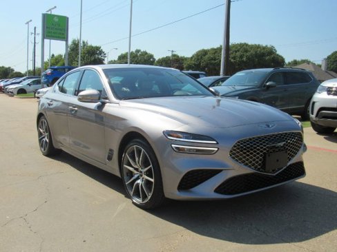 Used 2025 Genesis G70 2.5T image 4