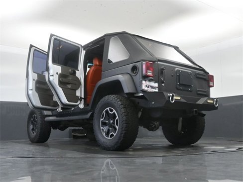 Used 2015 Jeep Wrangler Unlimited Rubicon image 34