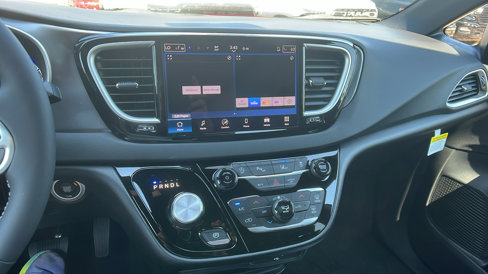 New 2026 Chrysler Voyager LX image 29