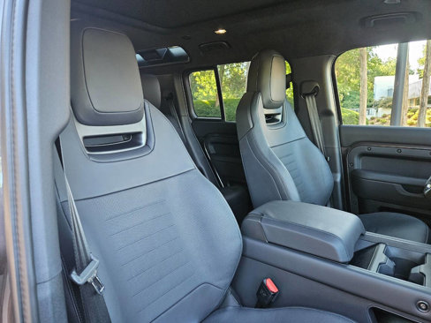 Used 2025 Land Rover Defender 110 image 19