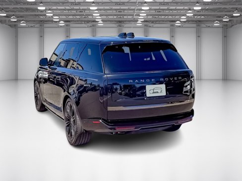 Used 2025 Land Rover Range Rover SV image 3