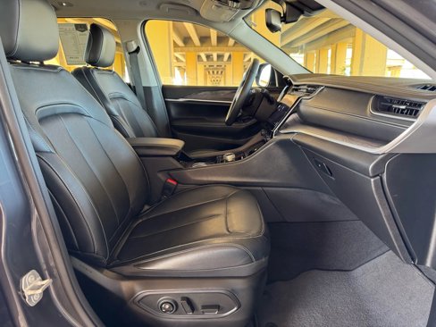 Used 2022 Jeep Grand Cherokee Limited image 27