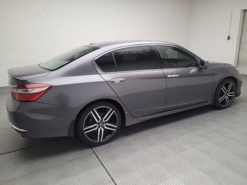 Used 2017 Honda Accord Touring image 10