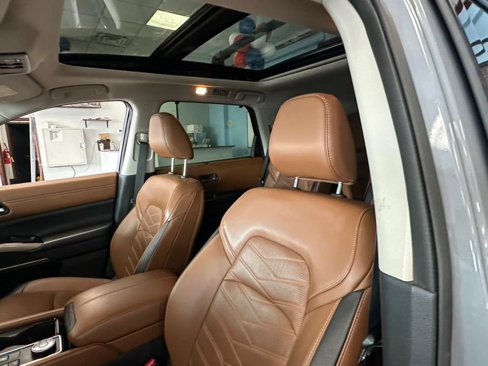 Used 2023 Nissan Pathfinder Platinum w/ Black Appearance Package image 21