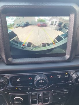 Used 2021 Jeep Wrangler Unlimited Sahara w/ Uconnect 4C Nav & Sound Group image 3