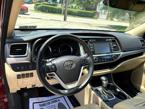 Used 2017 Toyota Highlander XLE image 14