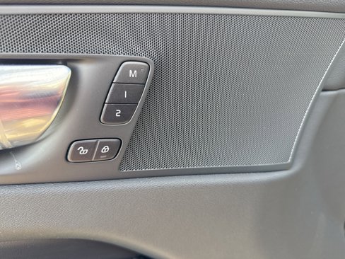 Certified 2025 Volvo XC60 B5 Plus image 16
