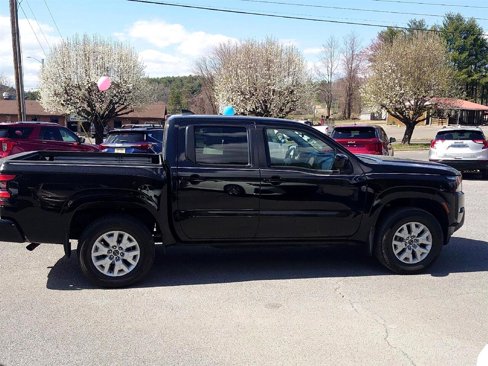Used 2023 Nissan Frontier SV image 4