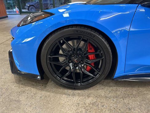 Used 2025 Chevrolet Corvette Z06 image 9