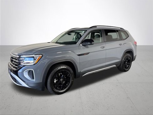 New 2025 Volkswagen Atlas Peak Edition SE image 2