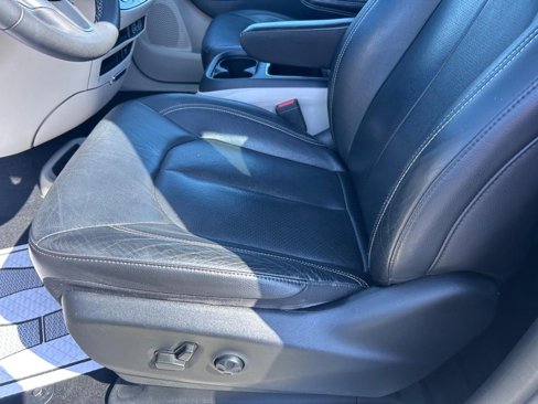 Used 2022 Chrysler Pacifica Touring-L image 21