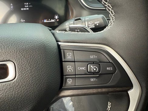 New 2025 Jeep Grand Cherokee Limited image 17
