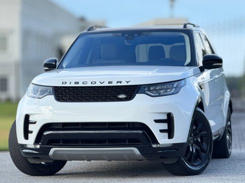 Used 2020 Land Rover Discovery Landmark image 2