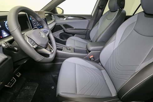 New 2025 Volkswagen Tiguan SE R-Line image 27