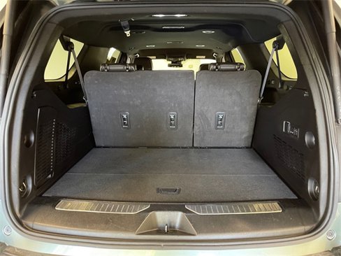 Used 2023 Chevrolet Suburban Premier image 12