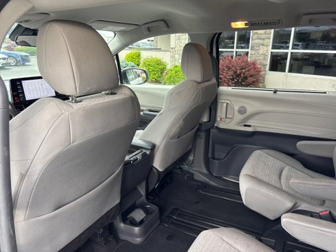 Used 2023 Toyota Sienna LE image 27
