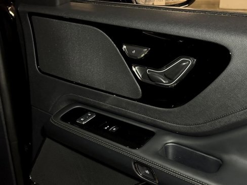 Certified 2025 Lincoln Aviator AWD image 10