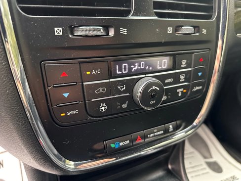 Used 2019 Dodge Grand Caravan SXT w/ Driver Convenience Group image 17