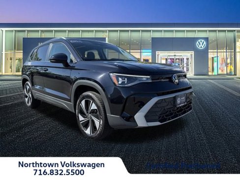Certified 2025 Volkswagen Taos SE image 1