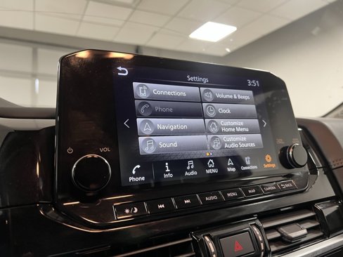 Used 2024 Nissan Pathfinder Platinum image 42