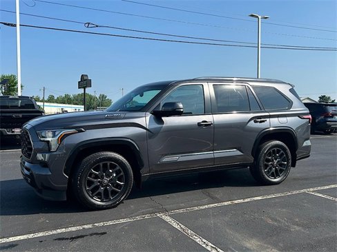 Certified 2025 Toyota Sequoia Platinum image 9
