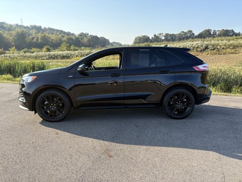 Used 2024 Ford Edge ST-Line w/ Class II Trailer Tow Package image 2