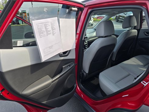 Used 2021 Hyundai Kona Limited image 9