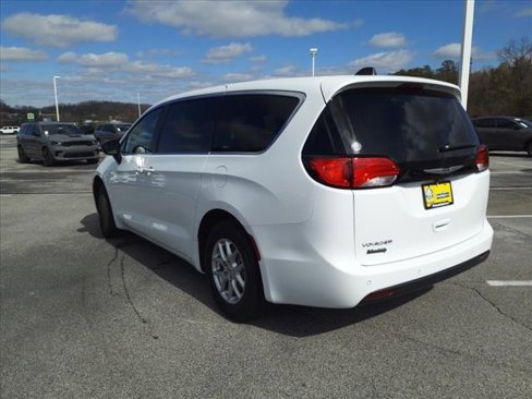 New 2025 Chrysler Voyager LX image 5
