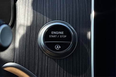 Used 2024 Mercedes-Benz GLC 300 4MATIC image 27