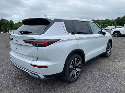 New 2025 Mitsubishi Outlander AWD image 3