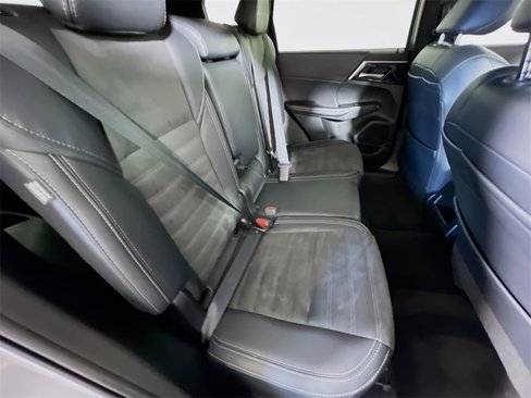 Used 2024 Mitsubishi Outlander SE image 24