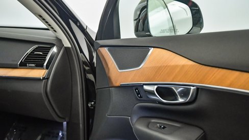 Certified 2025 Volvo XC90 B6 Plus image 18
