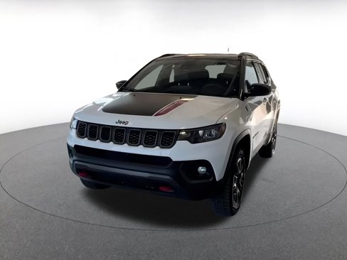 Used 2025 Jeep Compass Trailhawk image 5