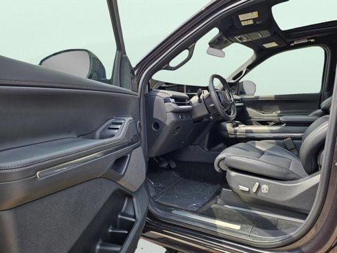 New 2025 Lincoln Navigator Reserve image 10