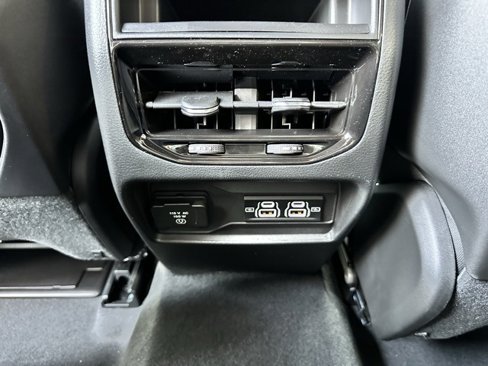 New 2025 Jeep Grand Cherokee Altitude image 27