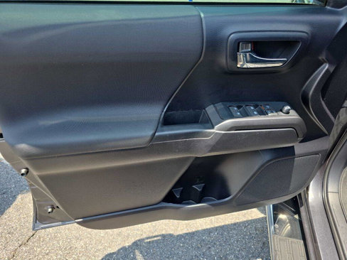 Used 2020 Toyota Tacoma TRD Sport image 14
