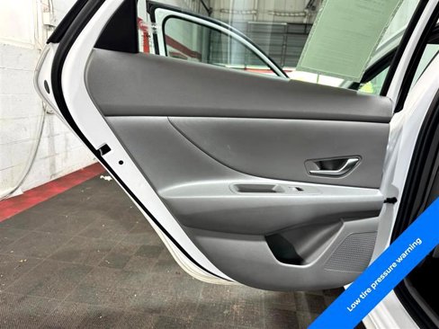 Used 2024 Hyundai Elantra SEL image 11