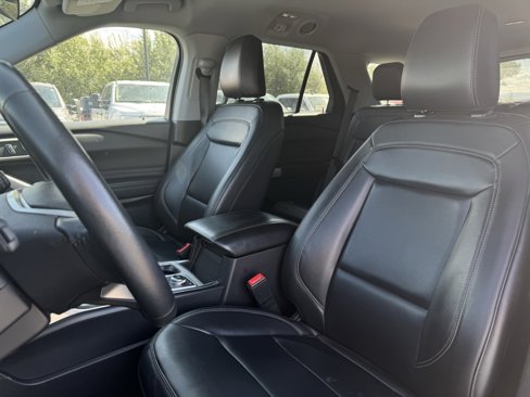Used 2023 Ford Explorer XLT w/ Equipment Group 202A image 10