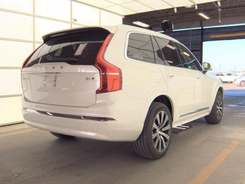 Certified 2025 Volvo XC90 B6 Ultra image 3