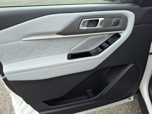 New 2025 Ford Explorer Platinum image 9