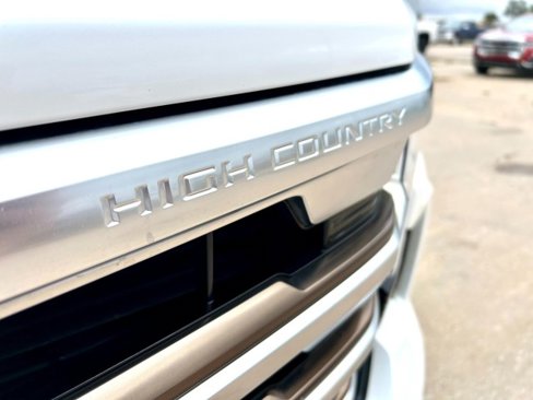 Used 2022 Chevrolet Silverado 1500 High Country w/ Technology Package image 14