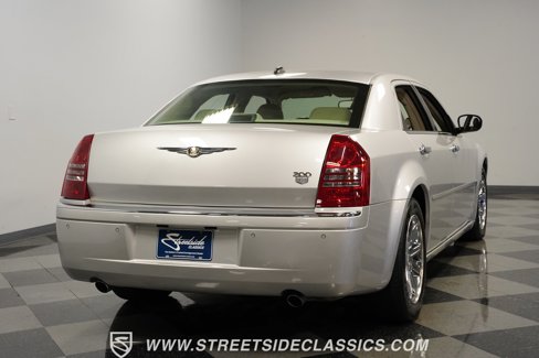 Used 2005 Chrysler 300 C w/ Navigation & Sound Group II image 11