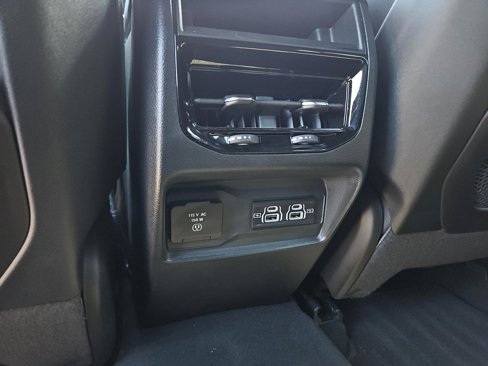 Used 2025 Jeep Grand Cherokee Laredo w/ Luxury Tech Group I image 15