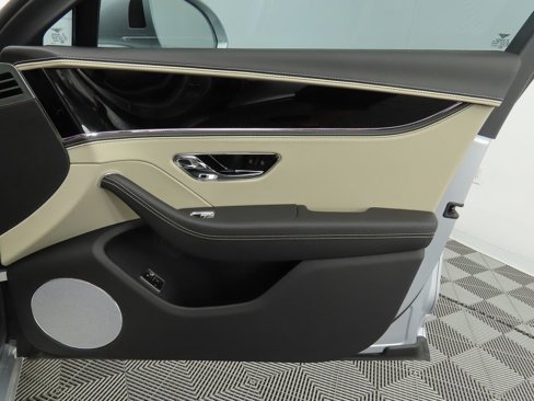 New 2025 Bentley Flying Spur V8 image 25
